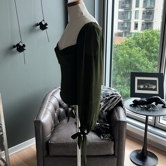 Reformation Sawtelle Sweetheart Neckline Blouse in Fern Size 10 - Picture 6 of 9